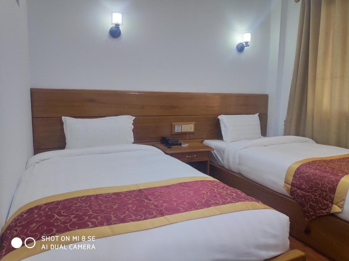 Mandalar May One Hotel Mandalaj Kültér fotó